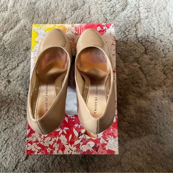 Chinese Laundry patent leather New Love pump. - Picture 3 of 8